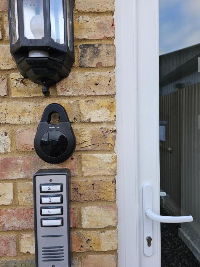 Stylish, Business Traveller Friendly Apartment, With Free Parking And Netflix Farnborough (Hampshire) Quarto foto