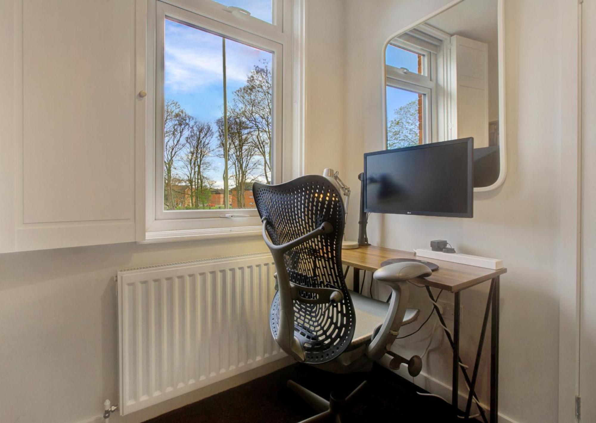 Stylish, Business Traveller Friendly Apartment, With Free Parking And Netflix Farnborough (Hampshire) Exterior foto